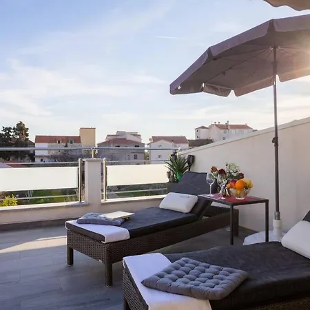Delux Penthouse F. With View On Beach In The * Split