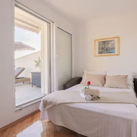 Apartment Delux Penthouse F. With View On Beach In The *