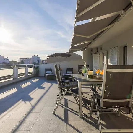 Delux Penthouse F. With View On Beach In The Split