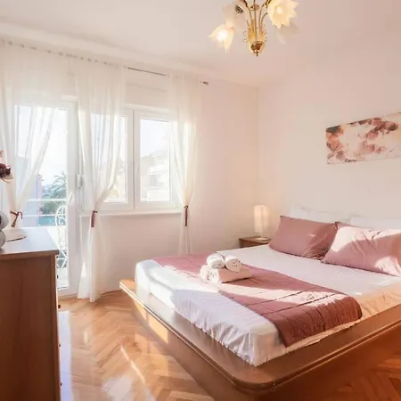 Apartment Delux Penthouse F. With View On Beach In The Split
