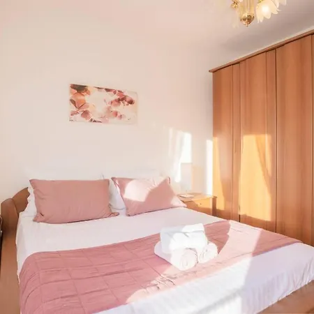 Delux Penthouse F. With View On Beach In The Split
