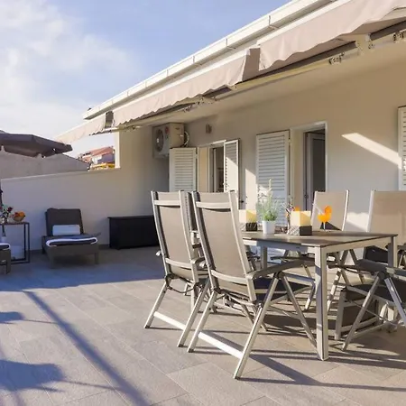 Delux Penthouse F. With View On Beach In The * Split