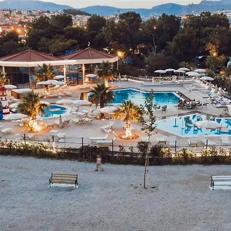 Apartment Delux Penthouse F. With View On Beach In The